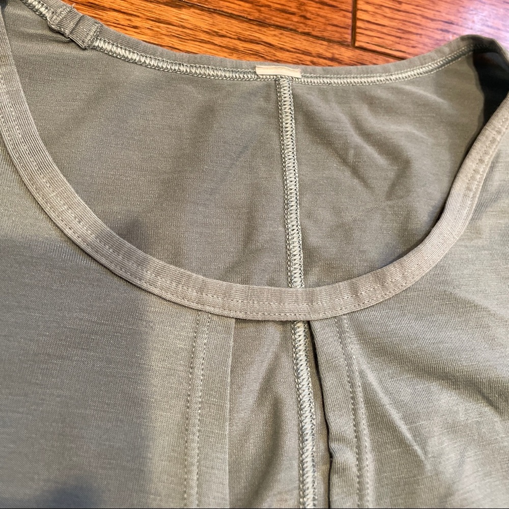 Lululemon round trip tee in blue cast size 6 faux wrap short sleeve - Picture 3 of 8